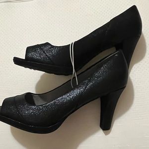 New! Lifestride size 8. Gorgeous black shoe. Comfy! $35